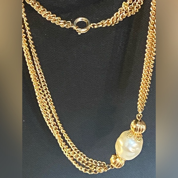 Vtg Goldtone 26” (approximate) Chain/Abstract Faux Pearl - Picture 6 of 7